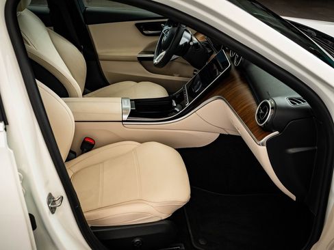 Certified 2025 Mercedes-Benz C 300 4MATIC Sedan image 23