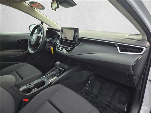 Used 2025 Toyota Corolla LE image 19