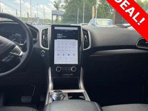 Used 2024 Ford Edge SEL image 11