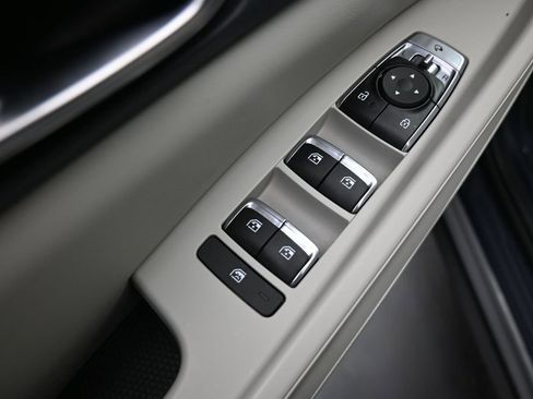 Used 2025 Kia Carnival EX FWD image 12