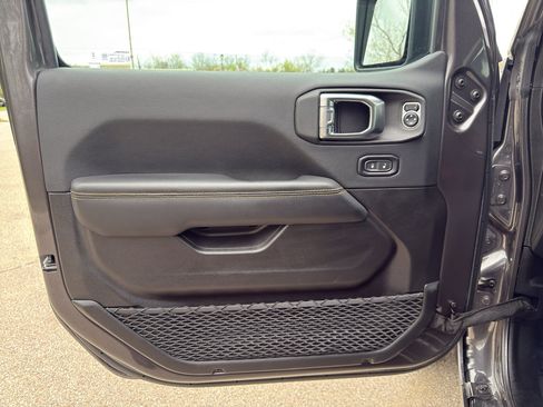 Used 2025 Jeep Wrangler Sahara w/ Safety Group AWD/4WD image 15