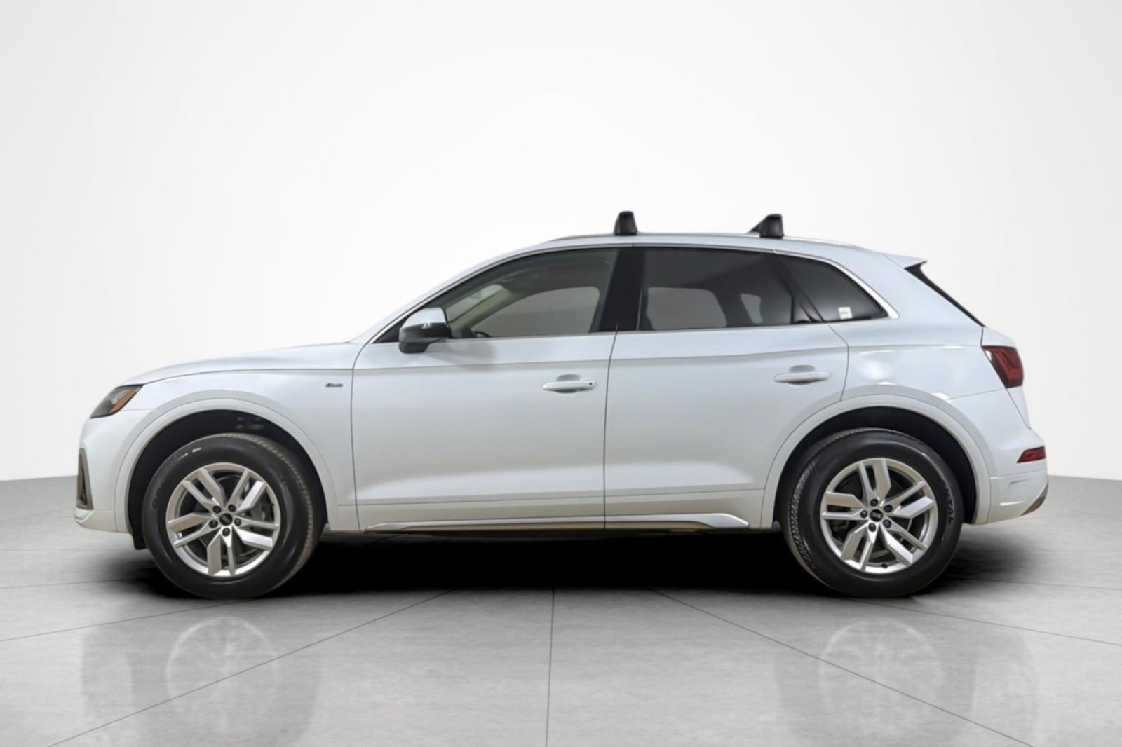 Used 2023 Audi Q5 2.0T Premium w/ Convenience Package AWD/4WD image 2
