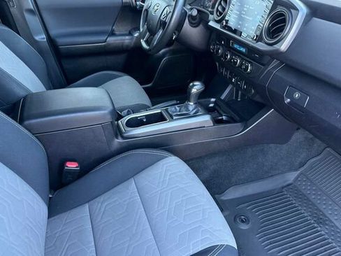 Used 2021 Toyota Tacoma TRD Off-Road w/ Technology Package AWD/4WD image 15