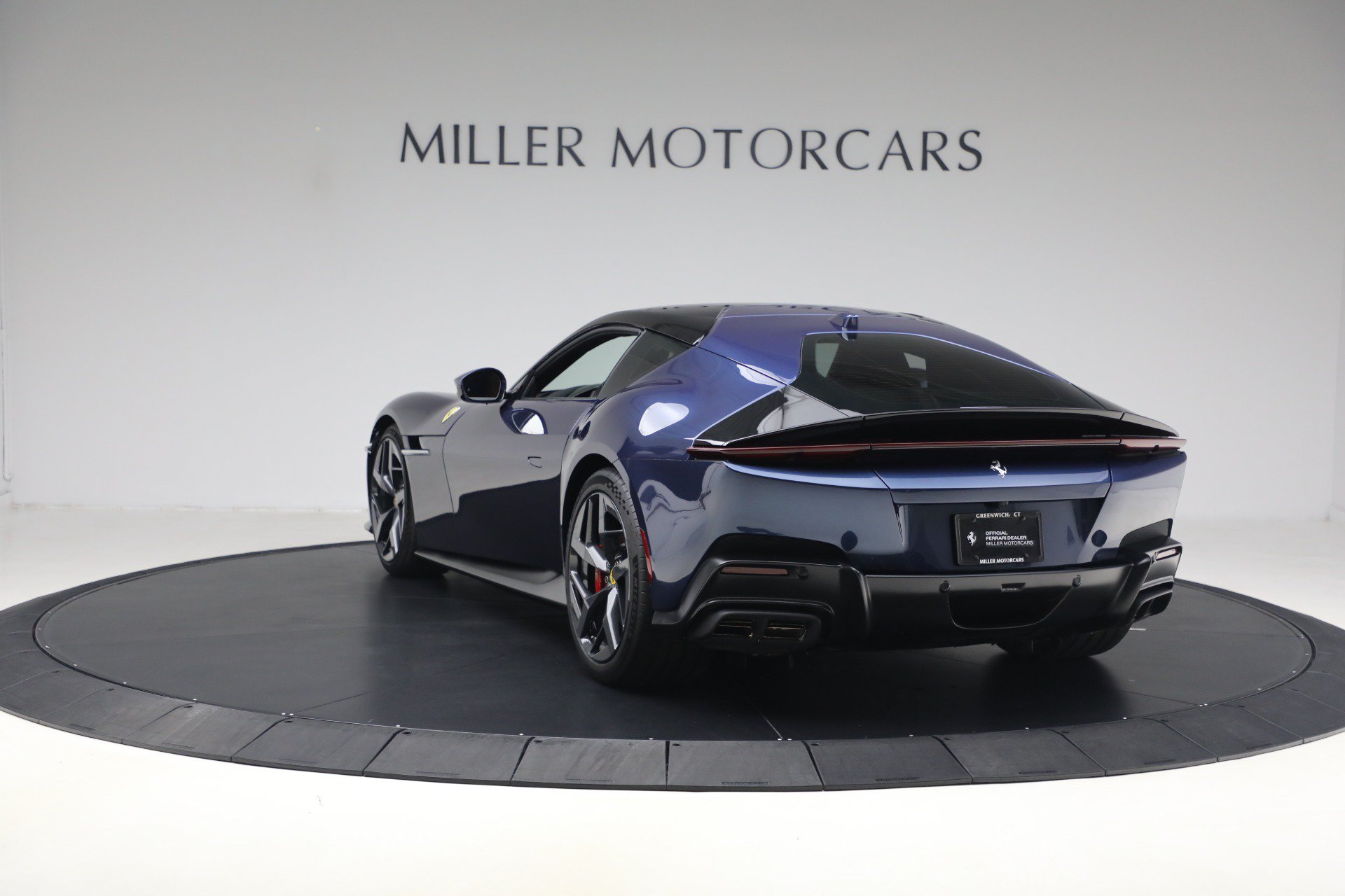 Certified 2025 Ferrari 12Cilindri RWD image 5