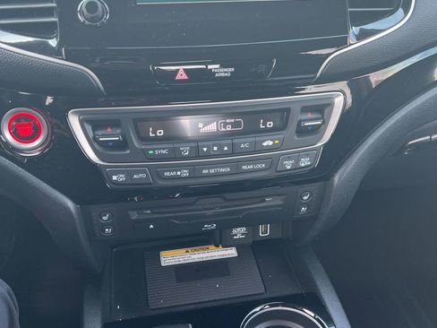 Used 2021 Honda Pilot Elite image 4