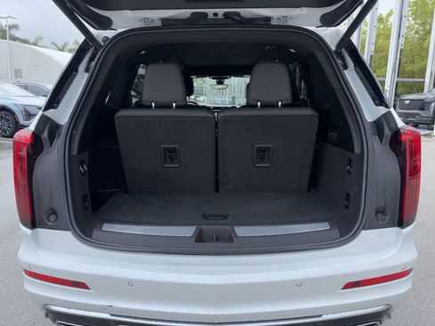 Used 2023 Cadillac XT6 Premium Luxury w/ Technology Package FWD image 6