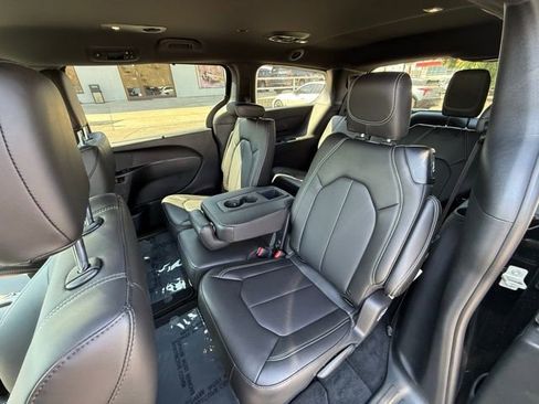 New 2026 Chrysler Pacifica Select image 18