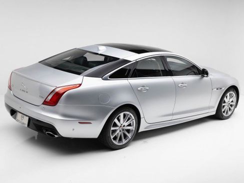 Used 2016 Jaguar XJ R-Sport image 3