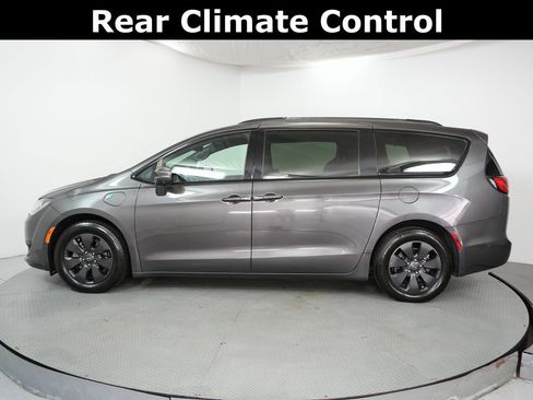 Used 2019 Chrysler Pacifica Limited w/ Advanced Safetytec Group image 4