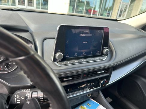 Used 2025 Nissan Rogue SV AWD/4WD image 21
