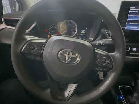 Used 2020 Toyota Corolla LE image 18