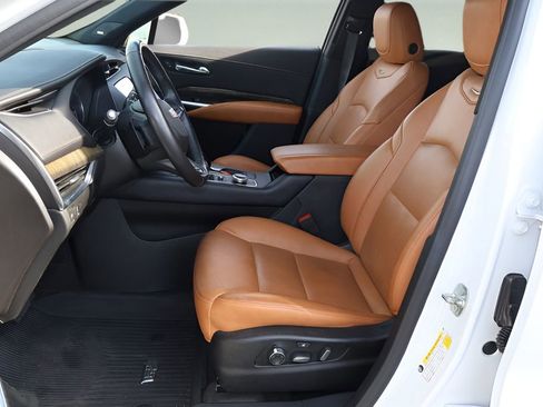 Used 2020 Cadillac XT4 Premium Luxury w/ Enhanced Visibility Package image 10