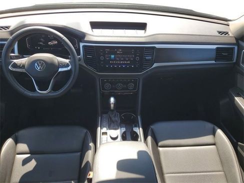Used 2023 Volkswagen Atlas SE image 30