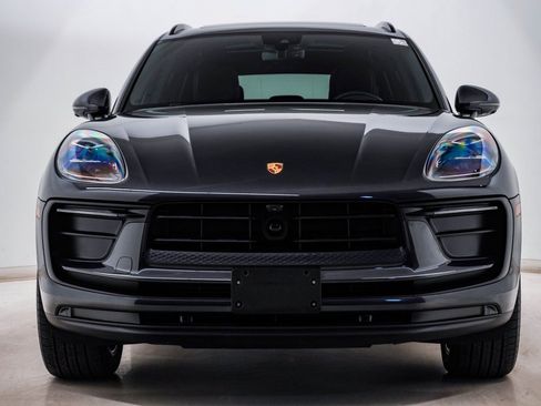 Certified 2025 Porsche Macan image 6
