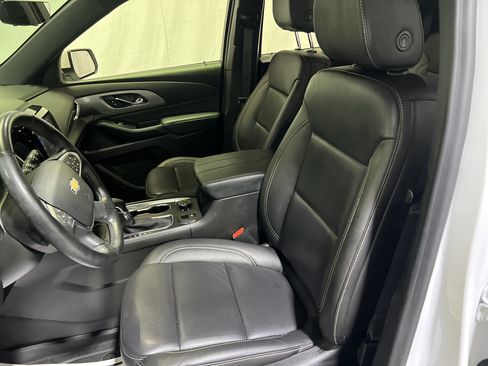 Used 2023 Chevrolet Traverse LT w/ LT Premium Package AWD/4WD image 18