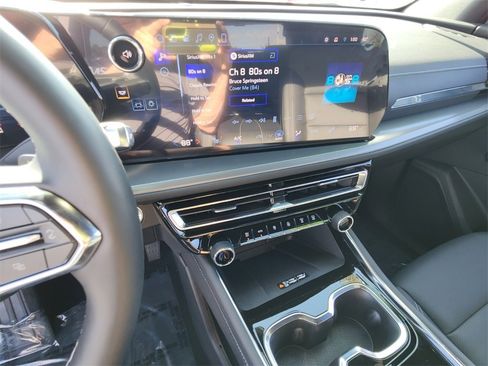 Certified 2026 Chevrolet Traverse LT w/ Driver Confidence Package image 9