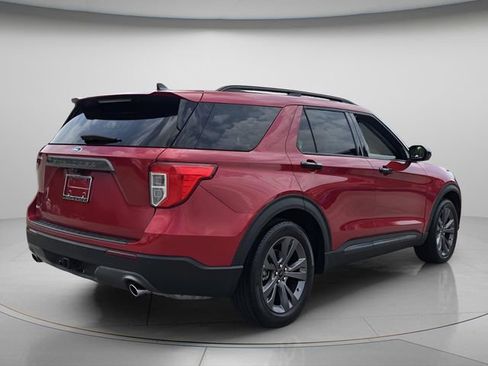 Used 2024 Ford Explorer XLT w/ Equipment Group 202A RWD image 8