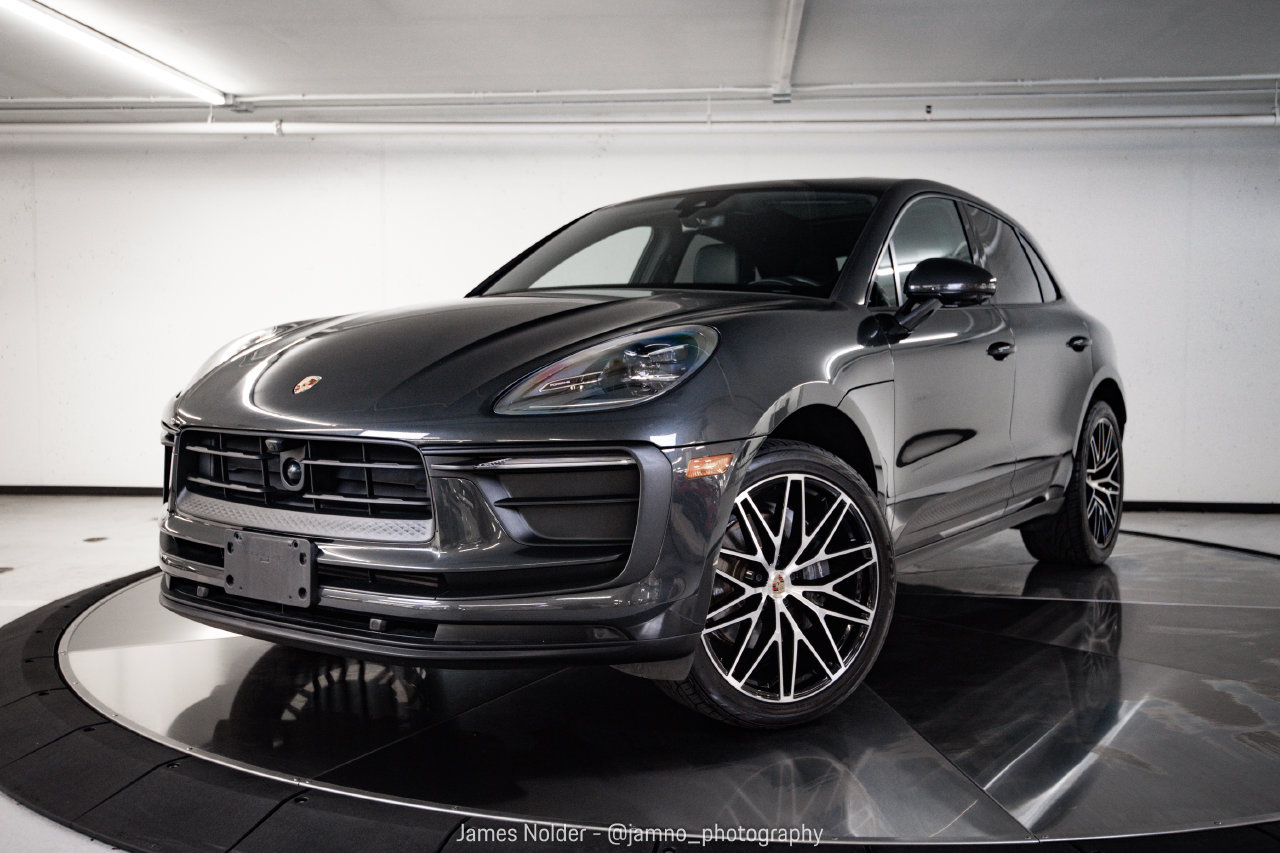 Certified 2023 Porsche Macan AWD/4WD image 1