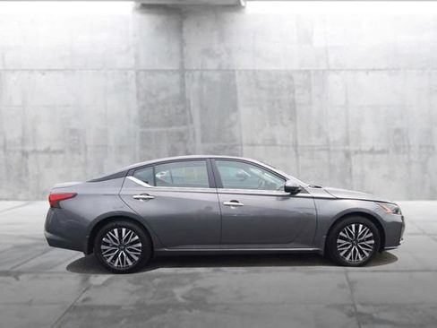 Certified 2025 Nissan Altima 2.5 SV w/ SV Premium Package FWD image 5