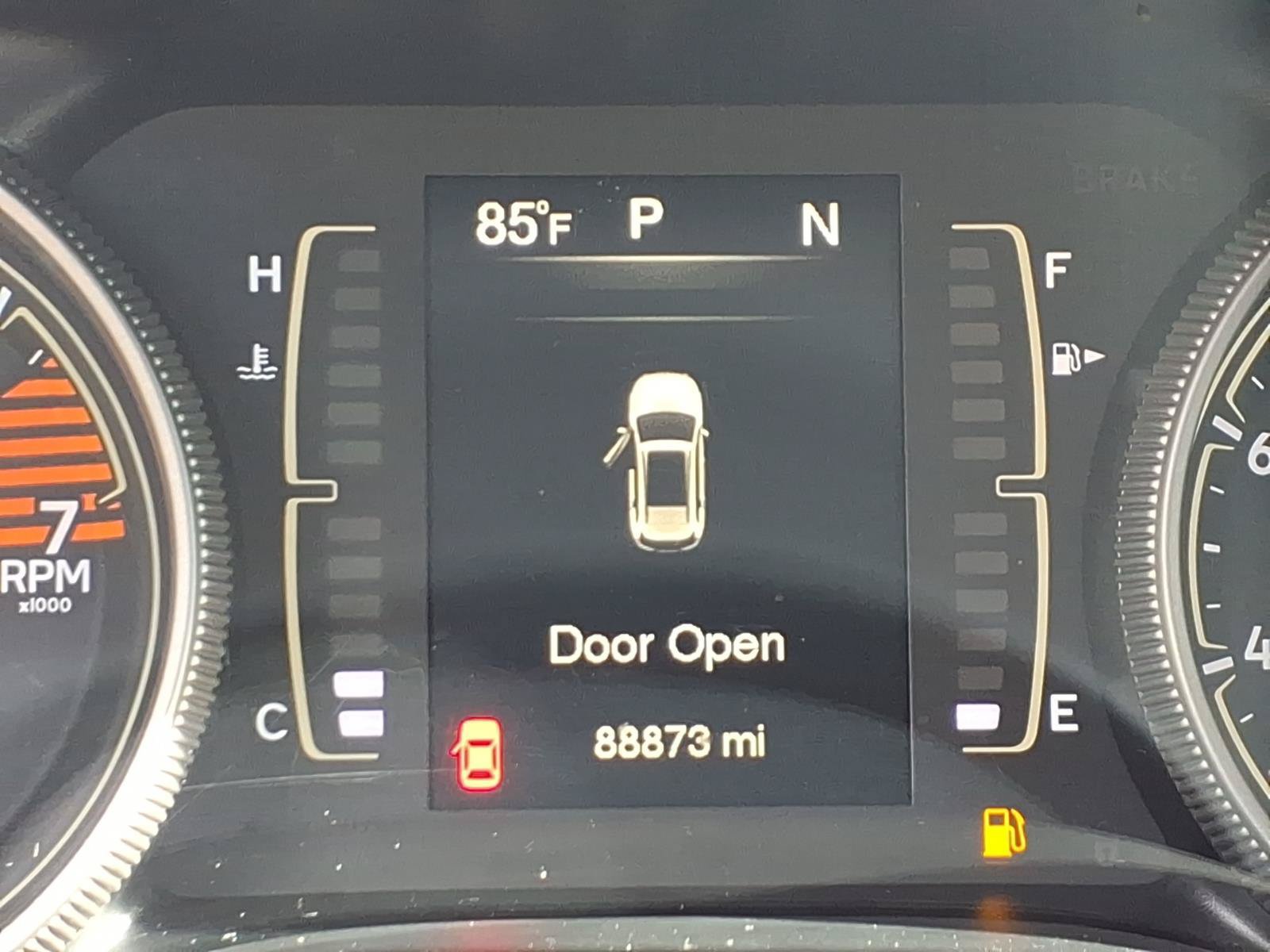 Used 2018 Jeep Cherokee Latitude w/ Altitude Package FWD image 23