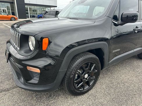 Used 2021 Jeep Renegade Latitude FWD image 12