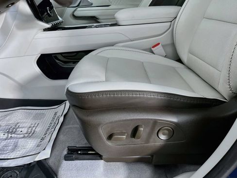 Used 2025 GMC Acadia Denali w/ Super Cruise Package FWD image 23