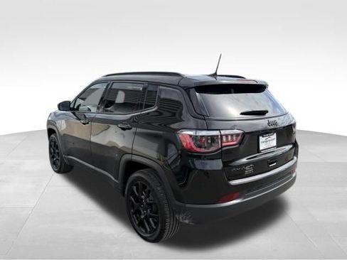 Used 2024 Jeep Compass Latitude w/ Convenience Group AWD/4WD image 10