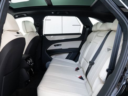 New 2025 Bentley Bentayga V8 image 24