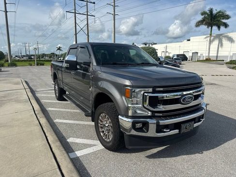 Used 2022 Ford F250 XLT w/ XLT Premium Package AWD/4WD image 6