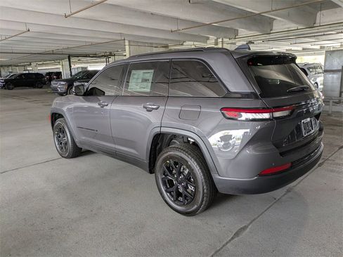 New 2025 Jeep Grand Cherokee Altitude image 7