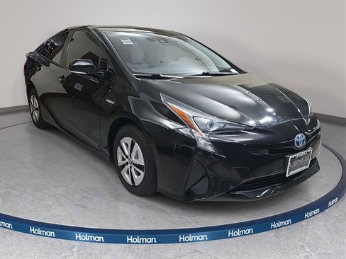 Used 2018 Toyota Prius Four image 4