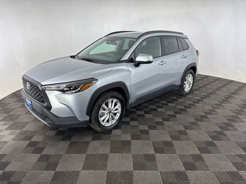 Used 2023 Toyota Corolla Cross LE w/ Moonroof Package AWD/4WD image 4