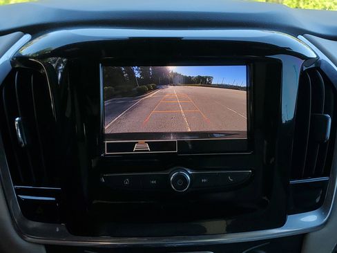 Used 2023 Chevrolet Traverse LS FWD image 25