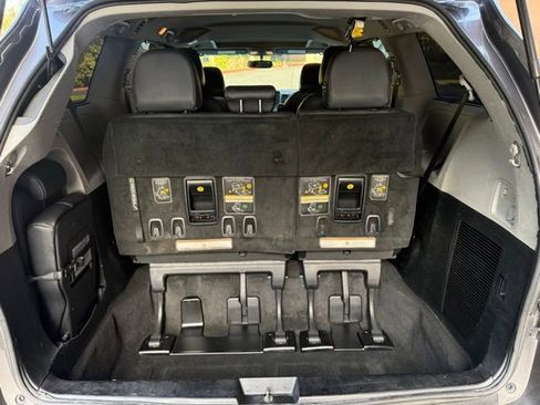Used 2015 Toyota Sienna SE w/ SE Preferred Package image 28