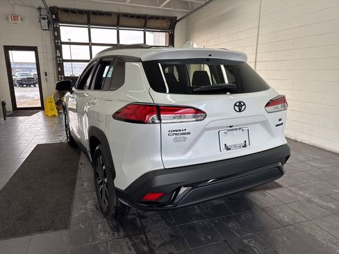 Certified 2024 Toyota Corolla Cross SE image 6