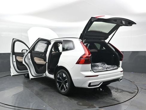 New 2026 Volvo XC60 B5 Plus w/ Climate Package AWD/4WD image 48