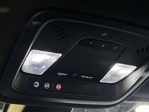 Used 2023 Chevrolet Traverse LT FWD image 24