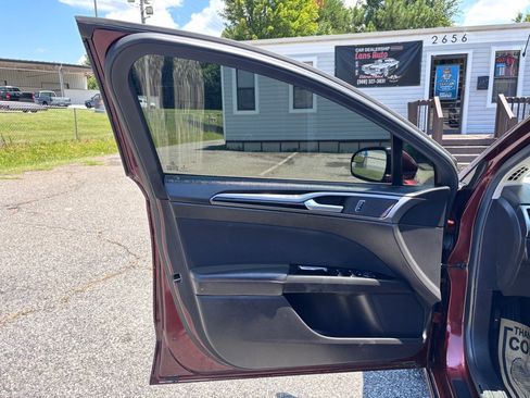 Used 2016 Ford Fusion SE FWD image 8