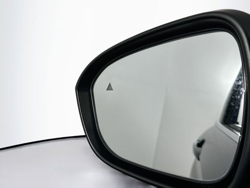 Used 2024 Mitsubishi Outlander SE image 16