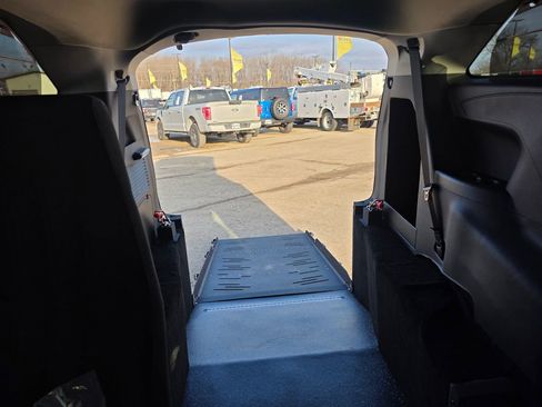 Used 2026 Toyota Sienna LE image 45