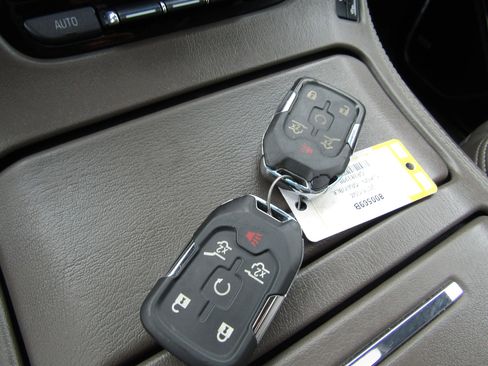 Used 2016 GMC Yukon XL Denali w/ Open Road Package image 38