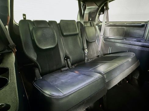 Used 2016 Dodge Grand Caravan SXT image 26