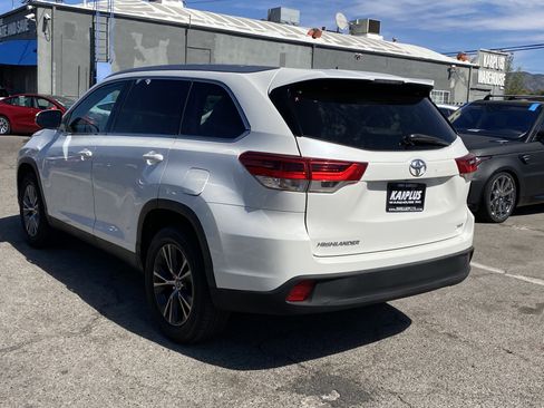 Used 2019 Toyota Highlander XLE image 10