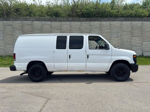 Used 2011 Ford E-250 and Econoline 250 w/ PWR Group RWD image 2
