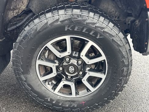 Used 2018 Toyota Tundra SR5 w/ TRD Off Road Package image 9