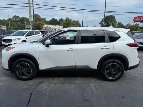 Used 2024 Nissan Rogue SV FWD image 4