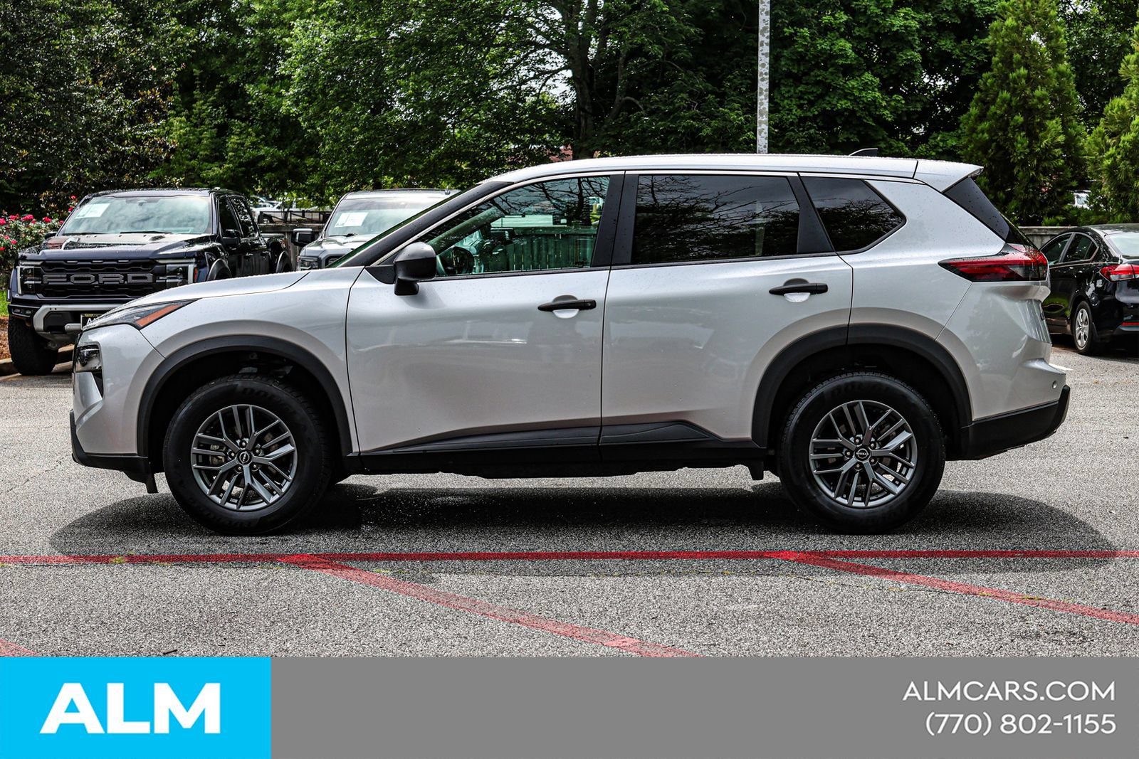 Used 2024 Nissan Rogue S FWD image 9