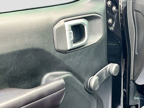 Used 2018 Jeep Wrangler Unlimited Sport image 17