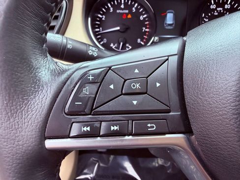 Used 2017 Nissan Rogue SL w/ SL Premium Package image 23