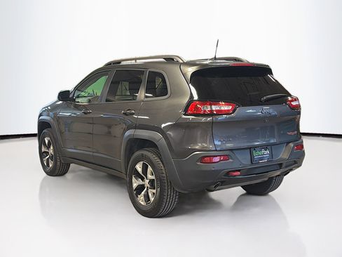 Used 2018 Jeep Cherokee Trailhawk w/ Cold Weather Group image 5